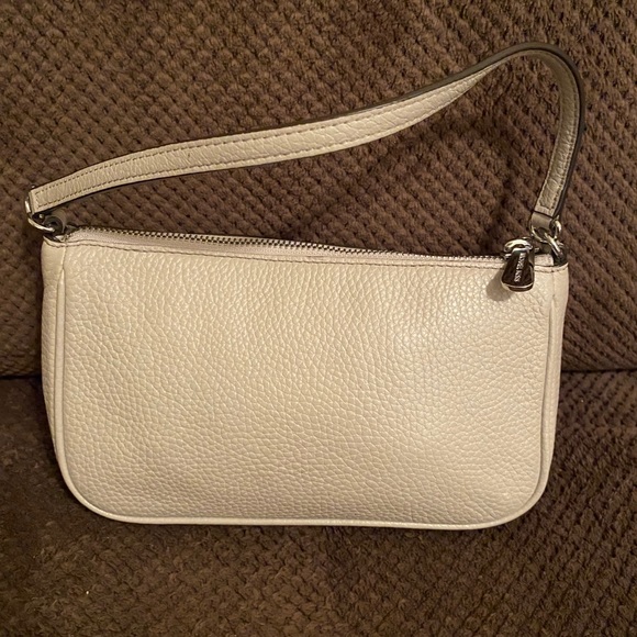 Cute little Michael Kors purse!! - Picture 2 of 8